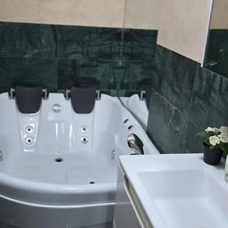 Mega Mall Monza National Arena 公寓 *